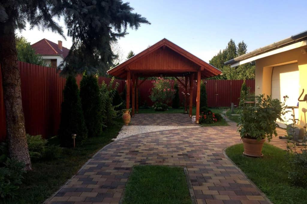 Green Garden Apartment Ingyenes Zart Parkoloval Szeged Bagian luar foto